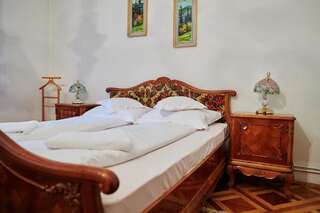 Отели типа «постель и завтрак» Kormos Residence Brăduţ Двухместный номер Делюкс с 1 кроватью и балконом-2