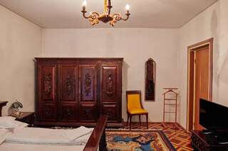 Отели типа «постель и завтрак» Kormos Residence Brăduţ Двухместный номер Делюкс с 1 кроватью и балконом-3