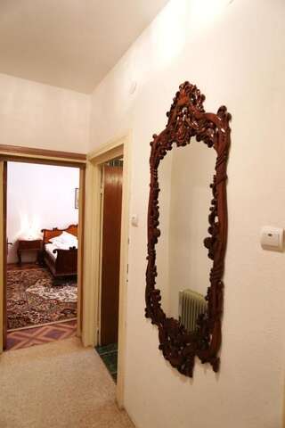 Отели типа «постель и завтрак» Kormos Residence Brăduţ Двухместный номер Делюкс с 1 кроватью и балконом-6