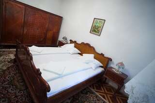 Отели типа «постель и завтрак» Kormos Residence Brăduţ Двухместный номер Делюкс с 1 кроватью и балконом-10